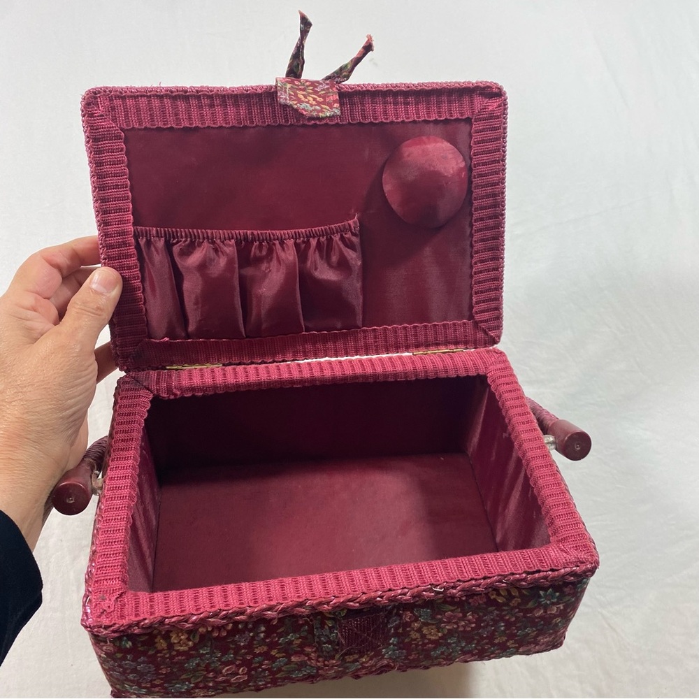 Vintage Sewing Box With Lid Upholstered Padded Floral With Handle Compartments - Picture 2 of 13